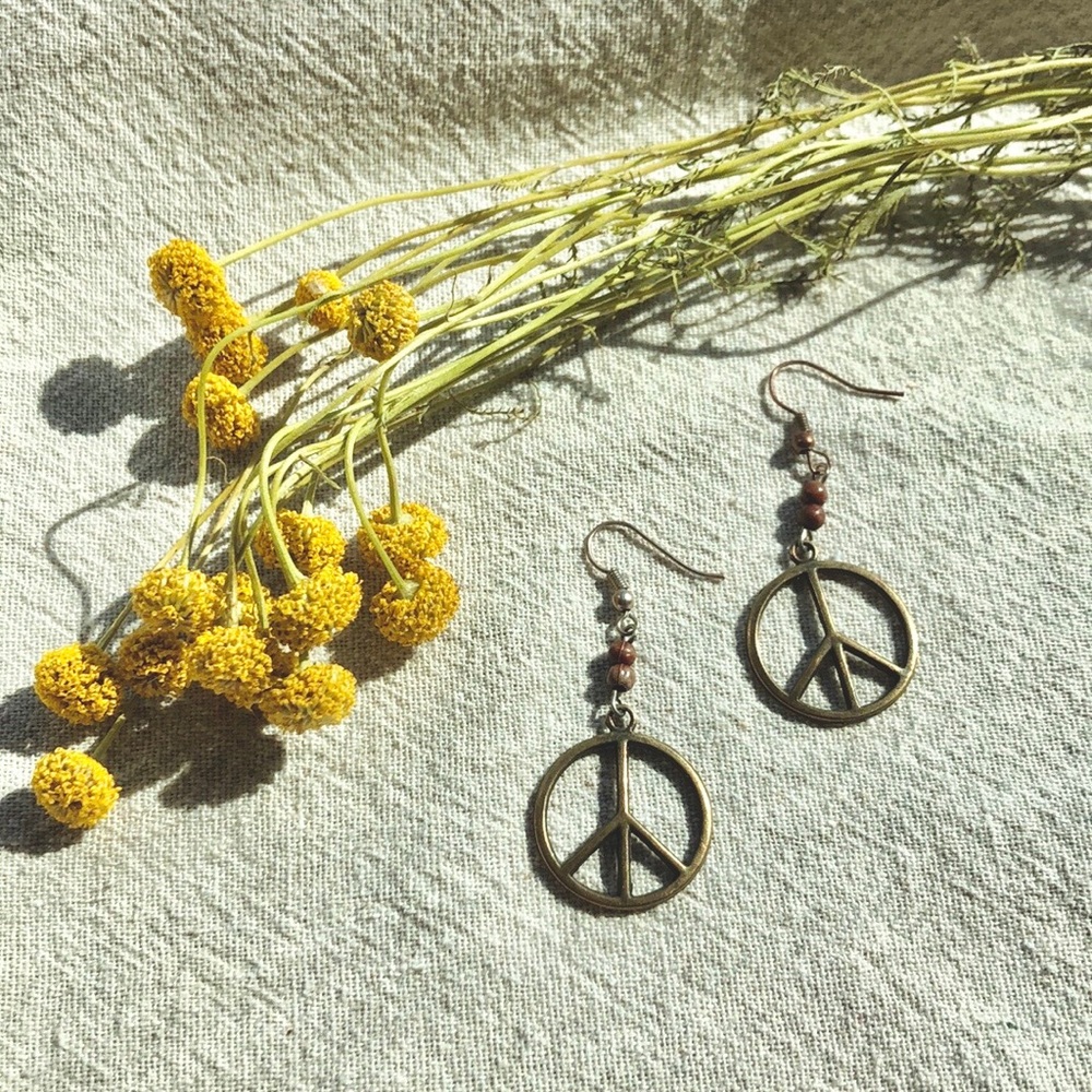 🍋 3/$25 ✌🏽Boho peace sign dangle earrings✌🏽